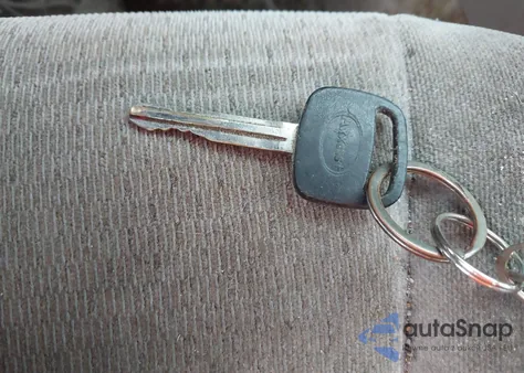 2004 Toyota Camry Le z USA, uszkodzony, nr VIN 4T1BE32K64U359664